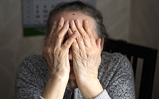 Oszuści znów skrzywdzili seniorów. Tylko wczoraj dwie mieszkanki Olsztyna straciły 130 tysięcy złotych